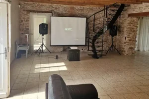 Lire la suite à propos de l’article Location vidéoprojecteur + sono pour un séminaire au Domaine des Couettes à Treffendel