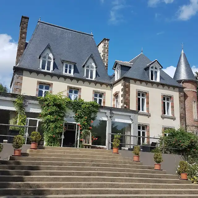Dol-de-Bretagne manoir de terre rouge